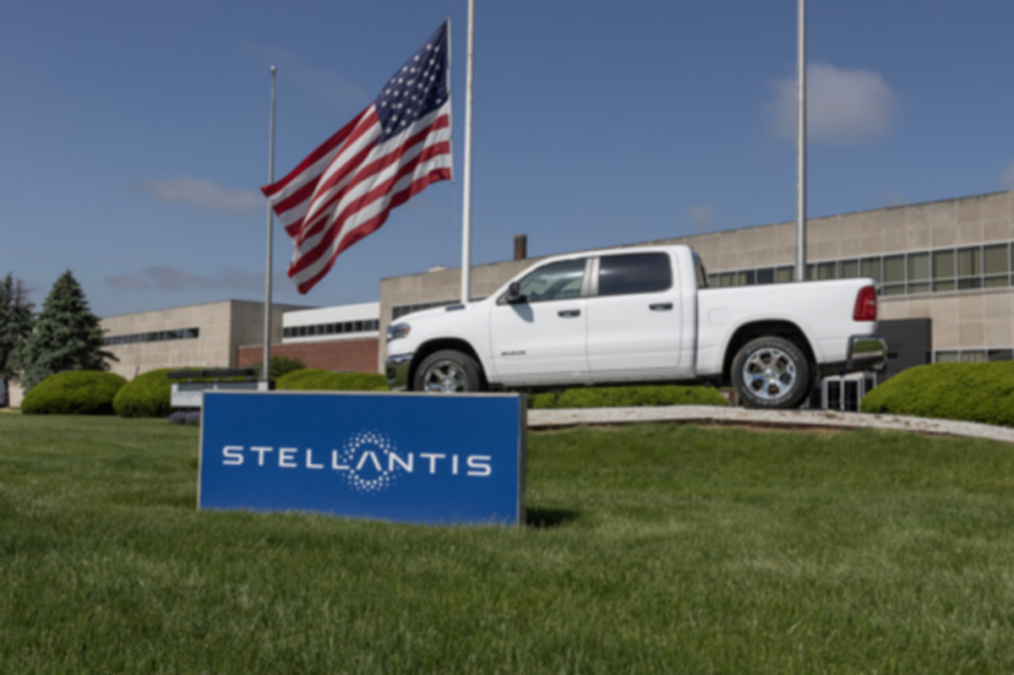 Trump, come le sue decisioni influenzano Stellantis e le altre aziende automobilistiche