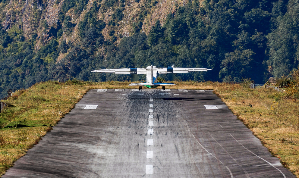 Dove si trovano gli aeroporti più pericolosi al mondo? Tra piste a strapiombo e condizioni meteo avverse quando atterrare e’ da brivido