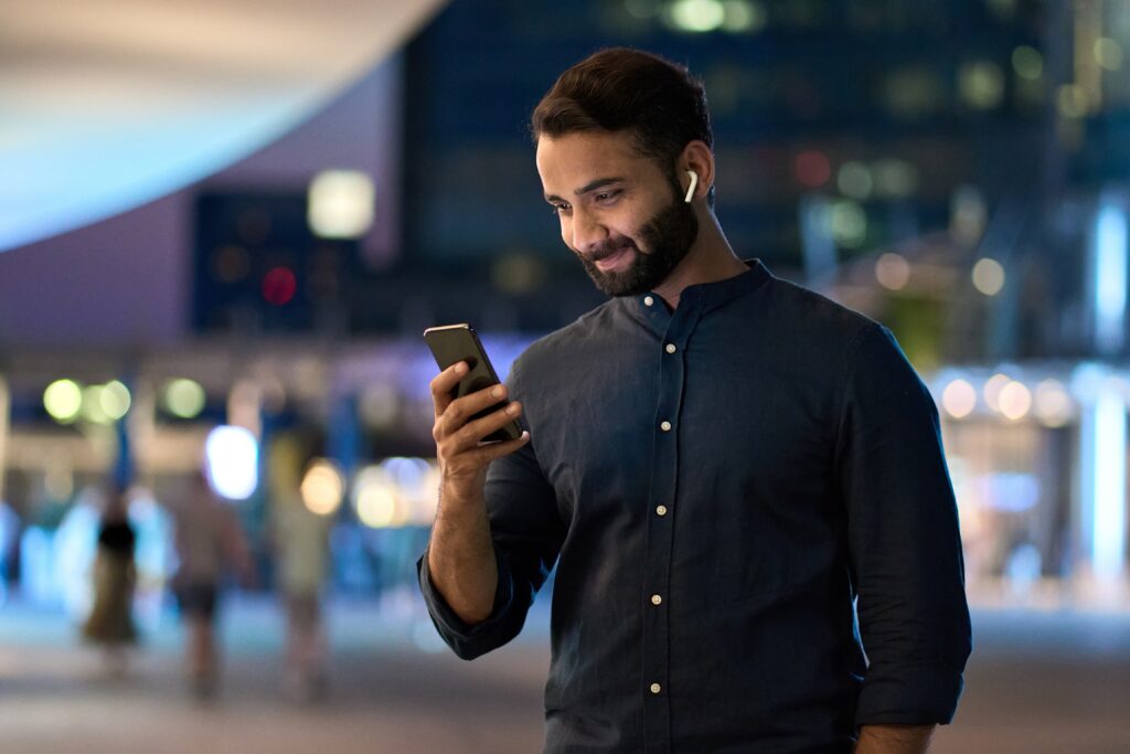 India: 1.100 miliardi di ore trascorse al telefono spingono il mercato dei Media a 29,4 miliardi di Dollari