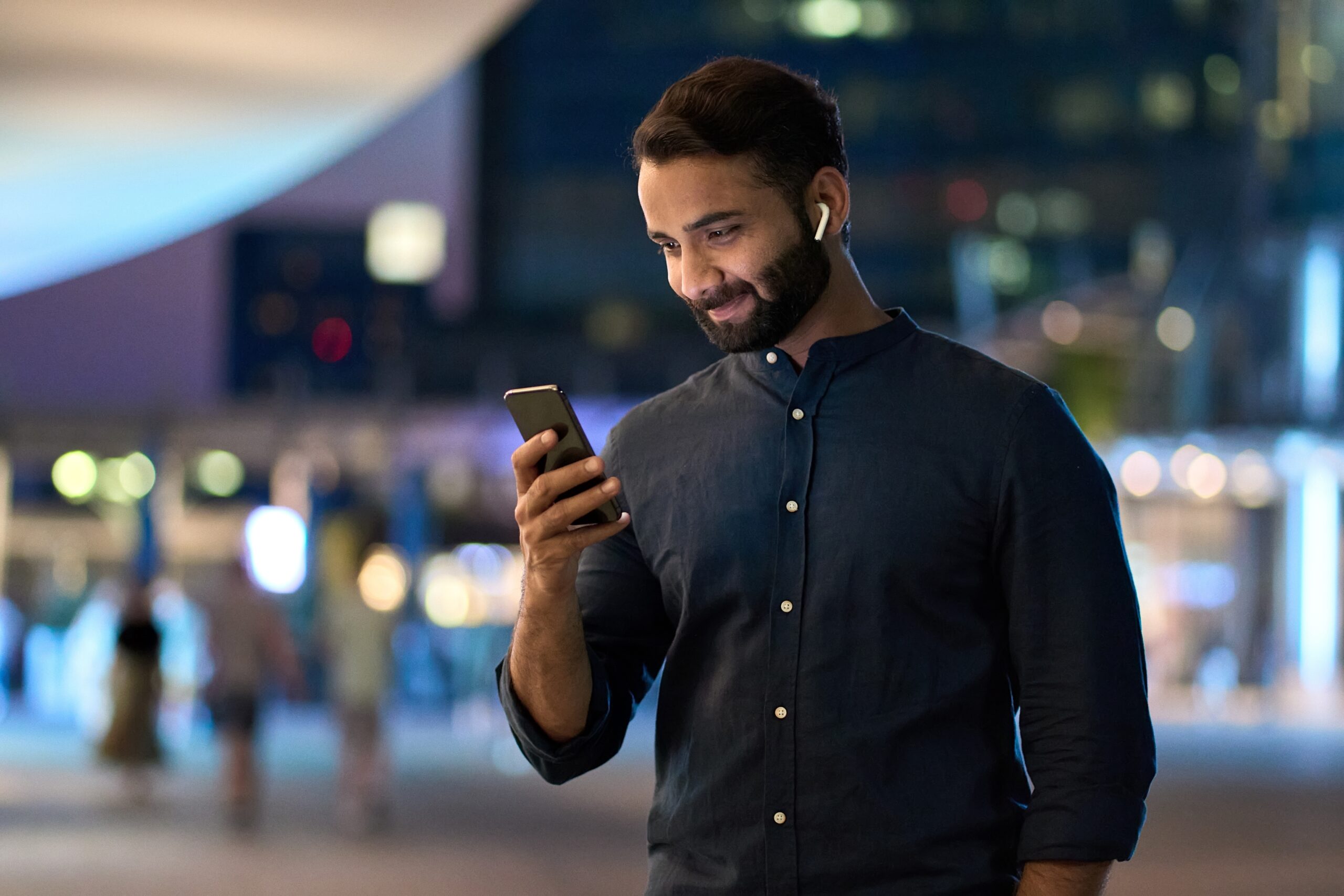 India: 1.100 miliardi di ore trascorse al telefono spingono il mercato dei Media a 29,4 miliardi di Dollari