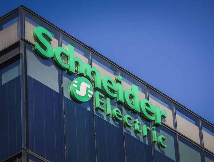 Schneider Electric investe oltre 700 milioni di dollari negli Stati Uniti per supportare l’AI