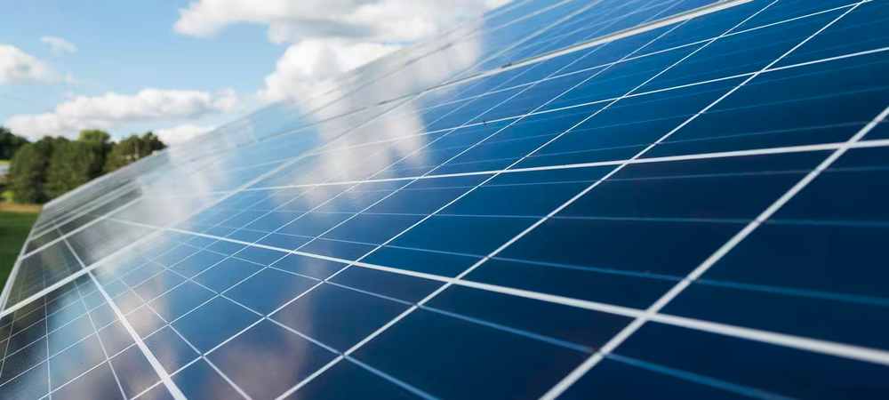 Il futuro dell’Energia Solare: innovazioni, impatti e prospettive per il 2050 nel Mediterraneo
