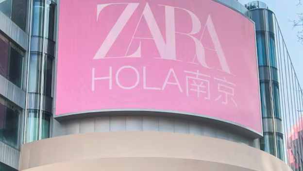 Zara reinventa l’esperienza del retail in Cina: inaugurato a Nanchino il flagship store con caffè e studio per content creator