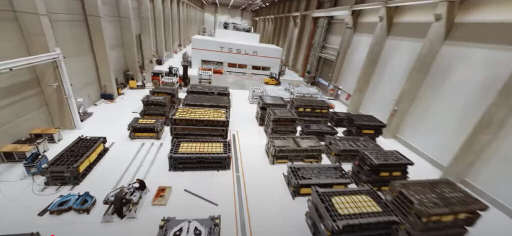 Tesla: spettacolari immagini con drone dentro la Gigafactory Berlin-Brandenburg